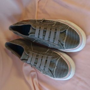 Blowfish "Catch" Khaki green Canvas Distressed Look Slip On Shoes 7.5